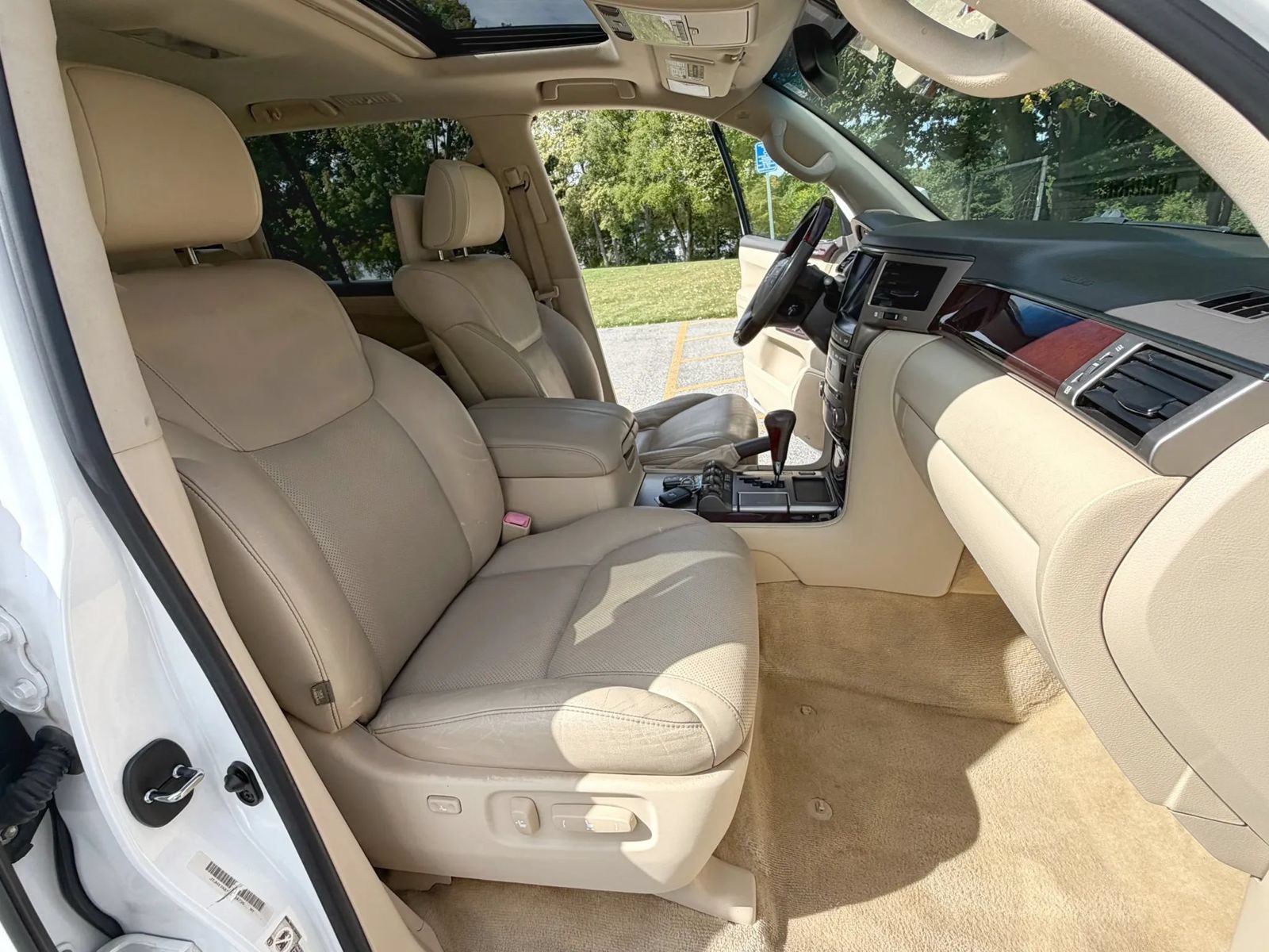 Used 2013 Lexus LX 570 4WD w/ Luxury Pkg image 81