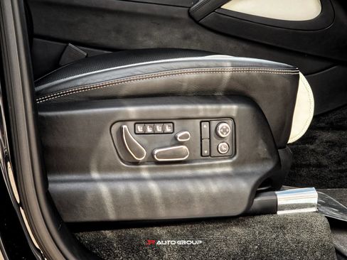 Used 2021 Bentley Bentayga AWD/4WD image 46