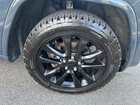 Used 2018 Jeep Grand Cherokee Altitude AWD/4WD image 32