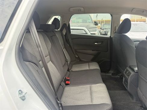 Used 2024 Nissan Rogue SV image 31