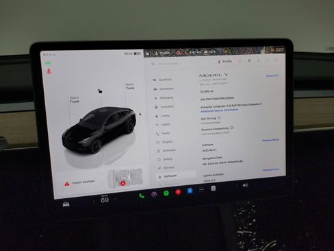 Used 2024 Tesla Model Y Long Range AWD/4WD image 9