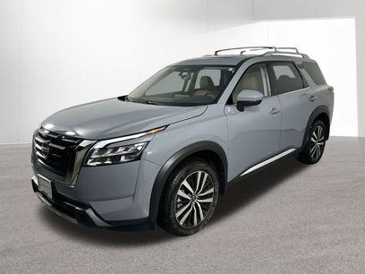 Used 2025 Nissan Pathfinder Platinum w/ Cargo Package