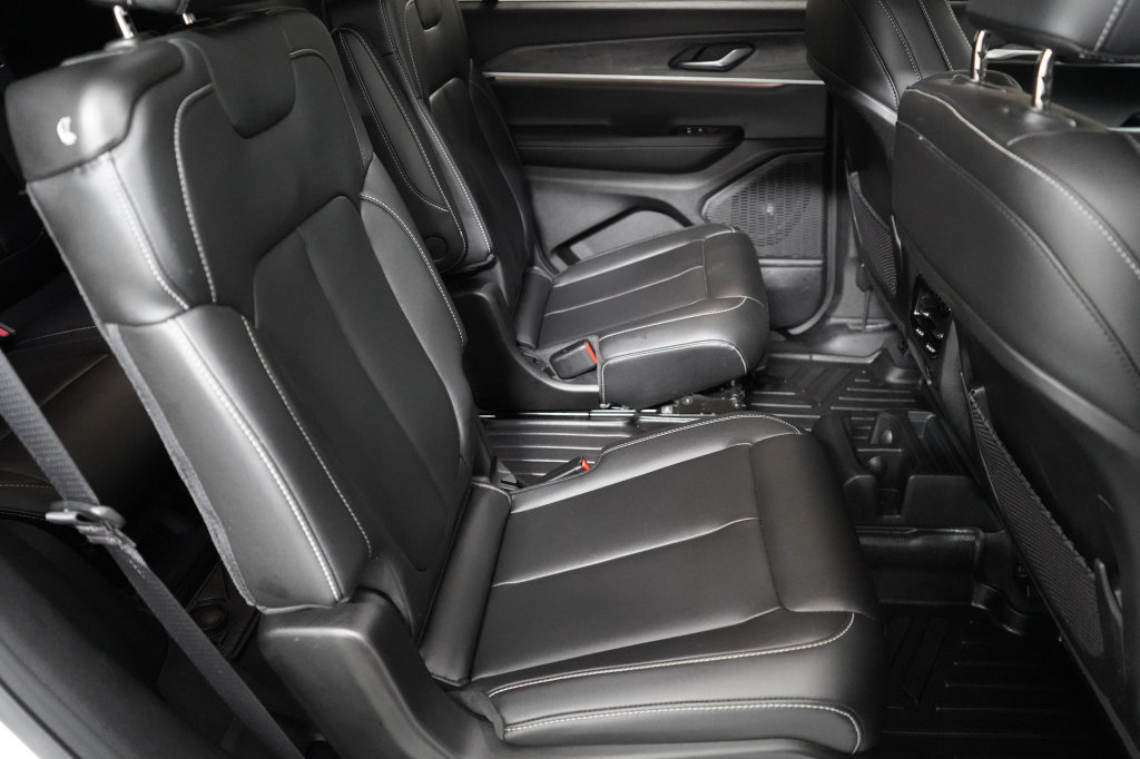 Certified 2025 Jeep Grand Cherokee L Limited AWD/4WD image 21