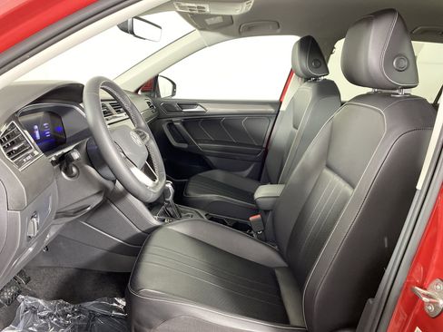 Used 2022 Volkswagen Tiguan SE image 16