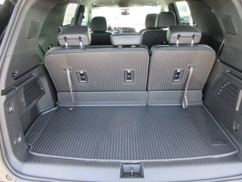 New 2026 Chevrolet Traverse LT w/ Midnight/Sport Edition FWD image 11