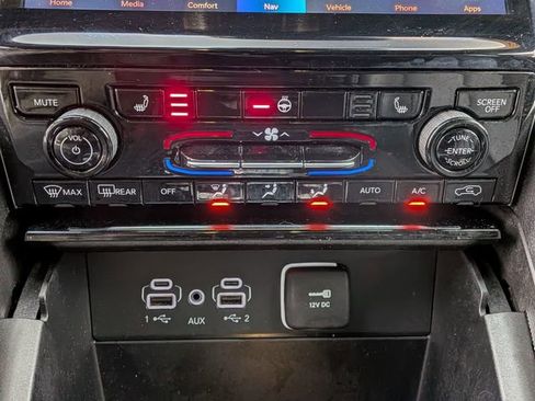 Used 2024 Jeep Grand Cherokee Limited image 26