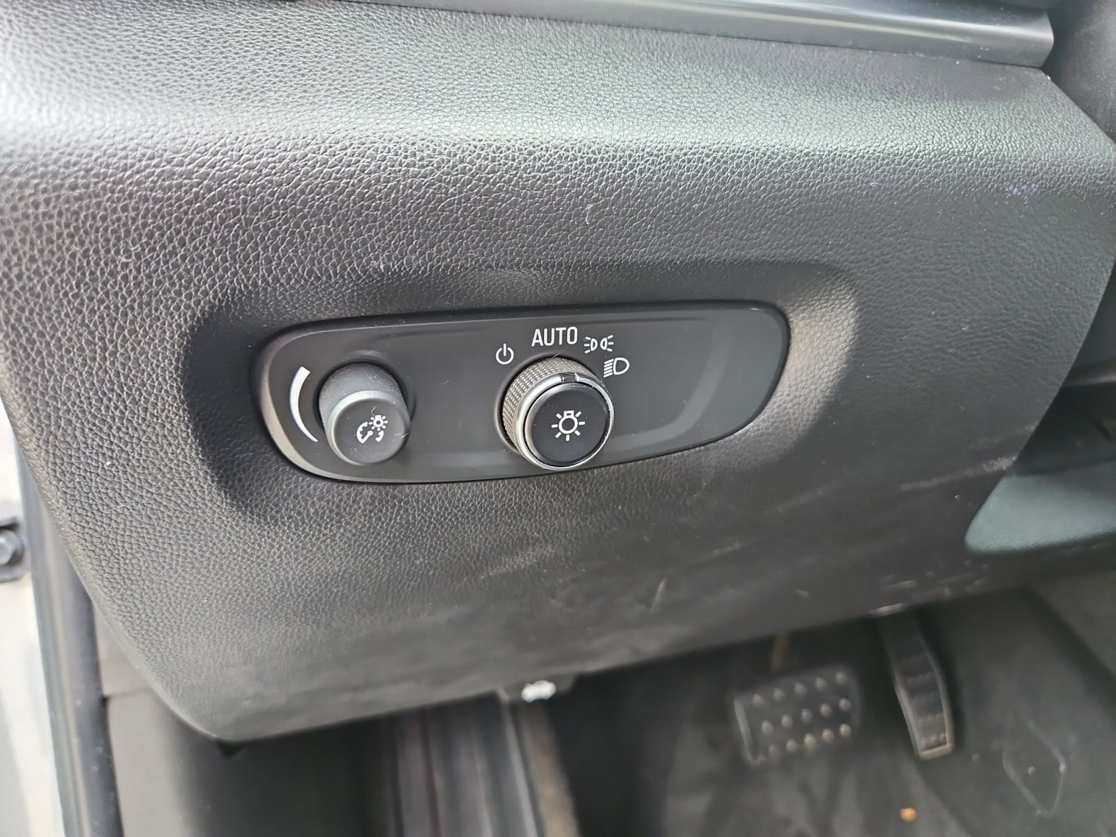 Used 2020 Chevrolet Traverse LS FWD image 21