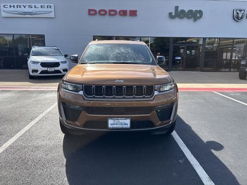 New 2026 Jeep Grand Cherokee L Limited AWD/4WD image 4