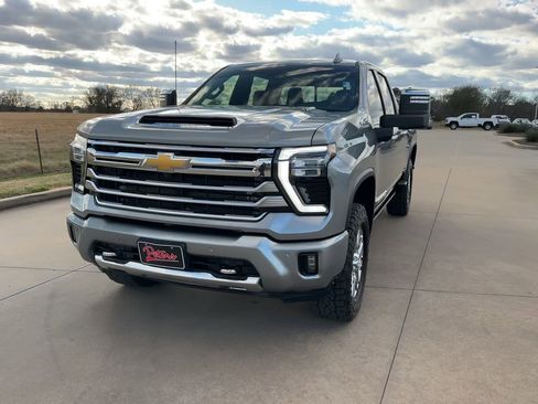 Used 2025 Chevrolet Silverado 2500 High Country w/ Z71 Off-Road Package image 4