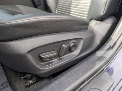 Used 2022 Toyota Camry SE image 12