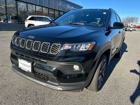 New 2026 Jeep Compass Latitude image 13