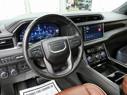 Used 2024 GMC Yukon Denali Ultimate AWD/4WD image 12