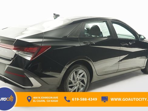 Used 2024 Hyundai Elantra SEL FWD image 6