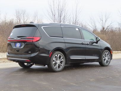 New 2026 Chrysler Pacifica Pinnacle w/ Trailer Tow Group