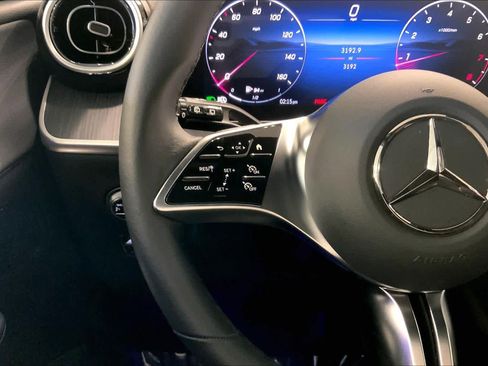 Used 2025 Mercedes-Benz GLC 300 image 21