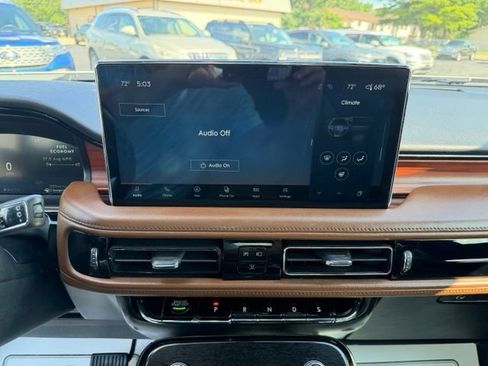 Used 2022 Lincoln Nautilus Reserve w/ Luxury Package AWD/4WD image 32