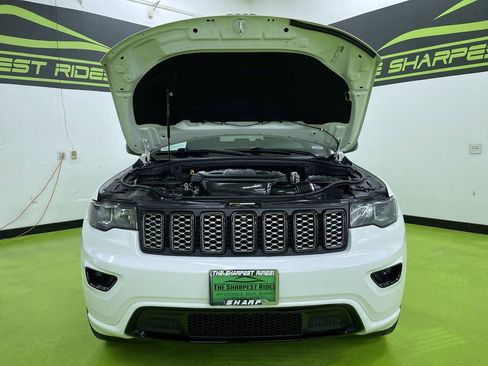 Used 2020 Jeep Grand Cherokee Altitude image 4