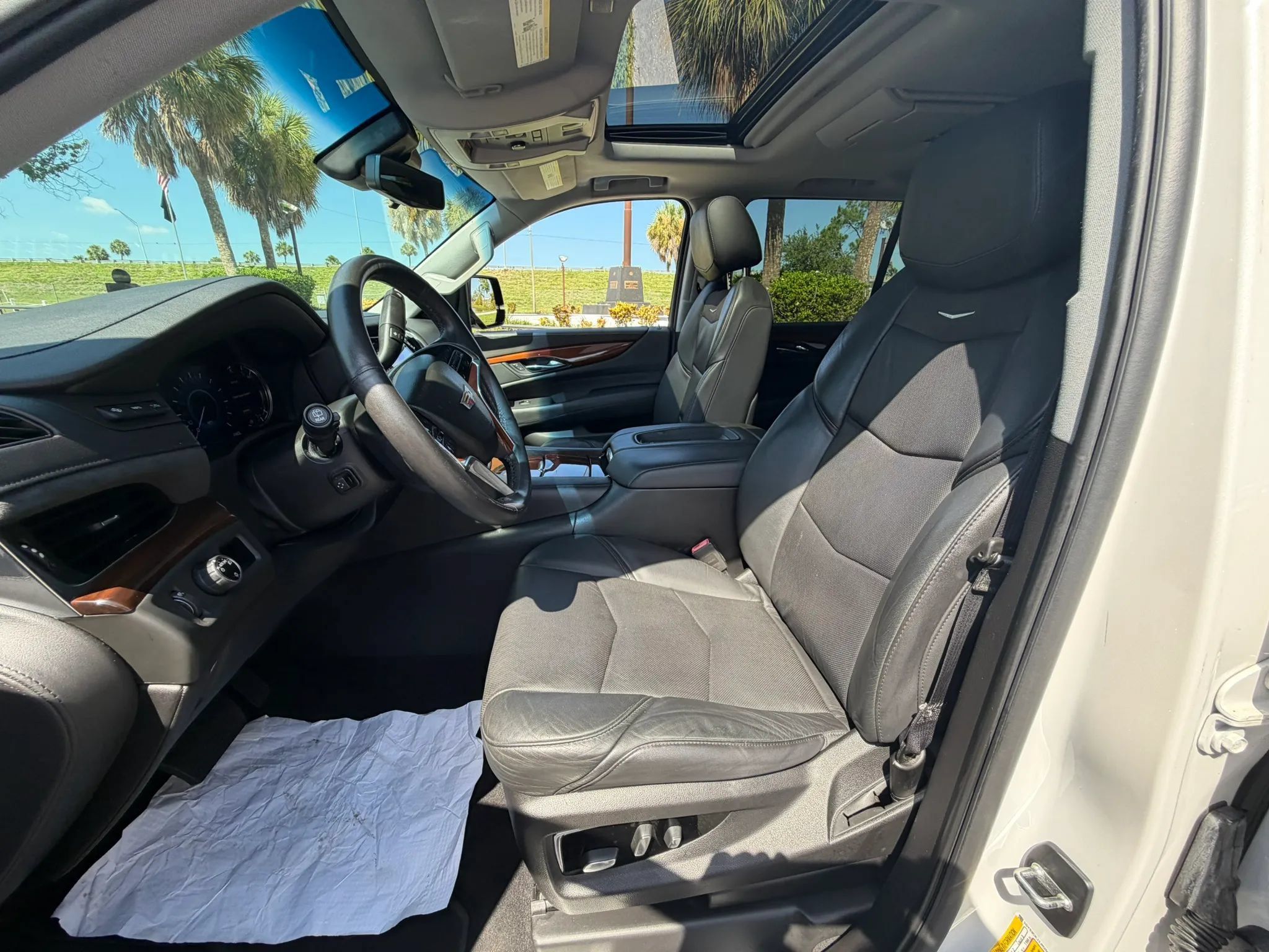 Used 2018 Cadillac Escalade Premium Luxury w/ LPO, Radiant Package RWD image 14