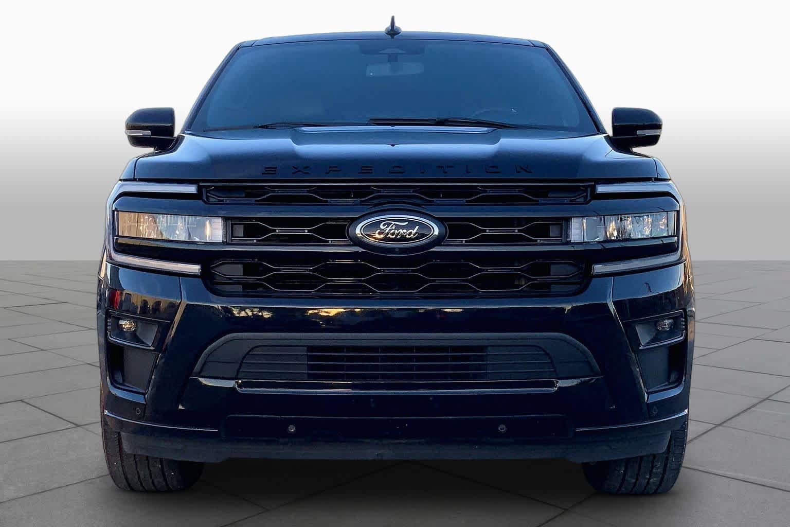 Used 2023 Ford Expedition Limited RWD image 4