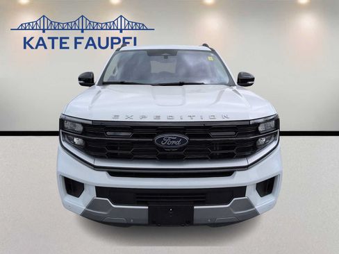 Used 2025 Ford Expedition Max Platinum AWD/4WD image 2