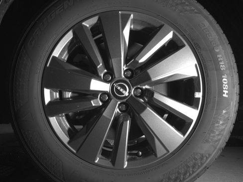 Used 2025 Nissan Pathfinder SV image 12