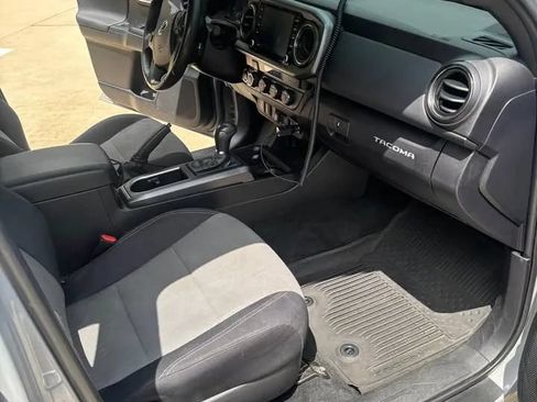 Used 2021 Toyota Tacoma TRD Off-Road AWD/4WD image 8