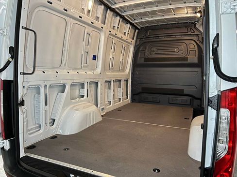 Used 2025 Mercedes-Benz Sprinter 2500 image 18