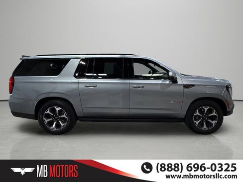 Used 2025 GMC Yukon XL AT4 Ultimate AWD/4WD image 5