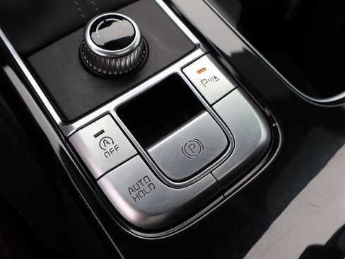 Used 2024 Kia Telluride EX w/ EX Captain's Chair Package image 26