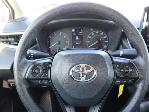 Used 2025 Toyota Corolla LE image 17