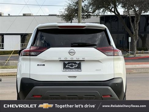 Used 2023 Nissan Rogue S image 7