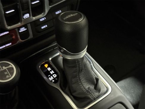 Used 2024 Jeep Gladiator Sport image 16