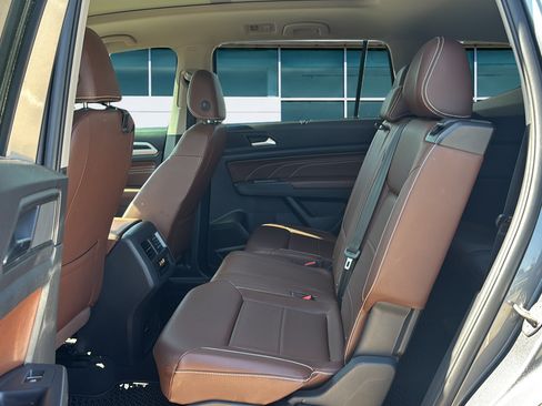 Used 2023 Volkswagen Atlas SE w/ Panoramic Sunroof Package FWD image 16