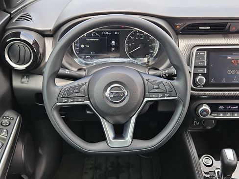 Used 2018 Nissan Kicks SV FWD image 26