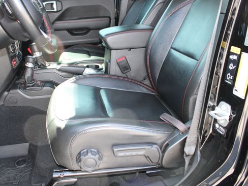 Used 2022 Jeep Gladiator Rubicon w/ LED Lighting Group AWD/4WD image 15