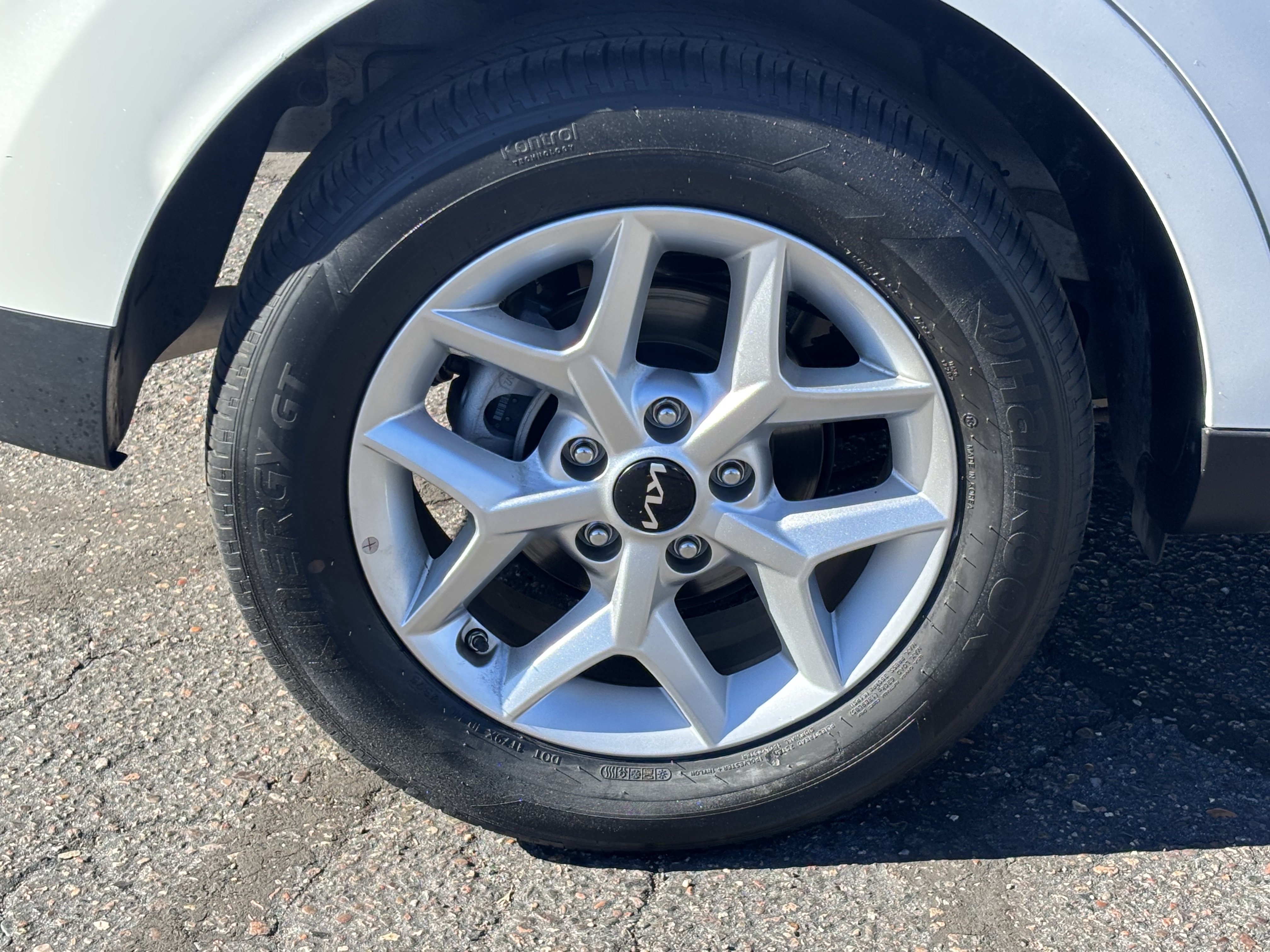 Certified 2025 Kia Soul LX w/ LX Technology Package FWD image 7