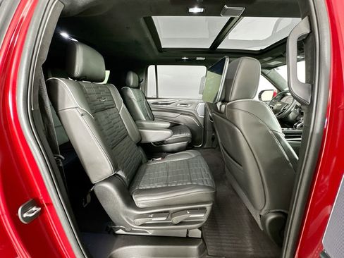 Used 2024 Cadillac Escalade ESV V w/ LPO, ONYX Package AWD/4WD image 30