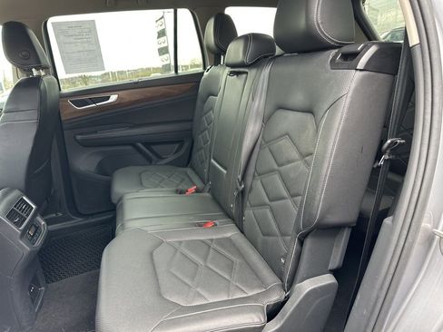 Used 2024 Volkswagen Atlas SE image 38