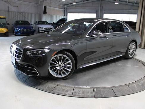 Used 2022 Mercedes-Benz S 500 4MATIC w/ AMG Line Package image 3