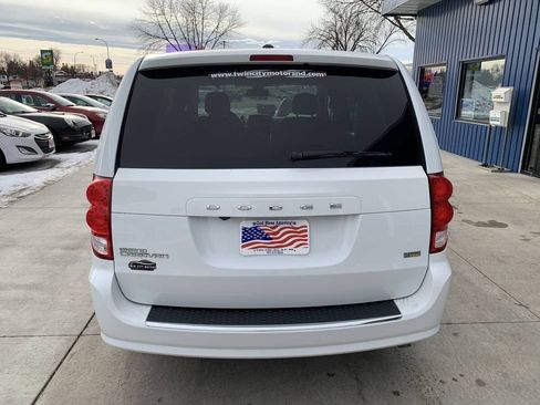 Used 2019 Dodge Grand Caravan SE w/ UConnect Hands-Free Group FWD image 7