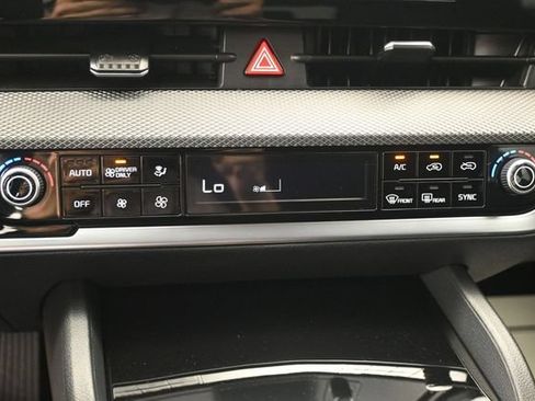 Used 2025 Kia Sportage LX AWD/4WD image 12