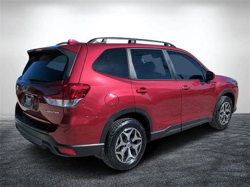 Used 2023 Subaru Forester Premium image 3