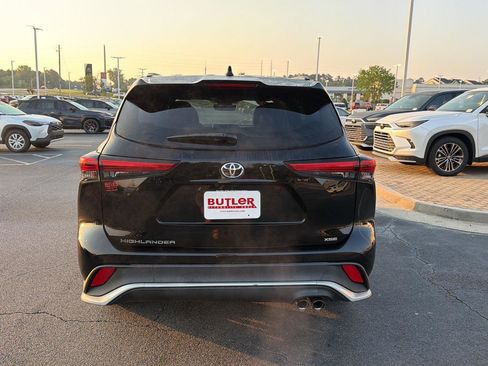 Used 2021 Toyota Highlander XSE FWD image 5