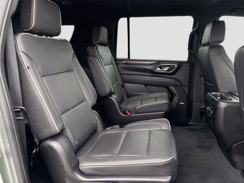 Used 2023 Chevrolet Suburban Premier image 28