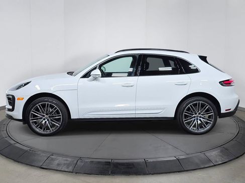 Certified 2025 Porsche Macan image 2