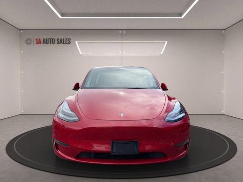 Used 2022 Tesla Model Y Long Range image 8