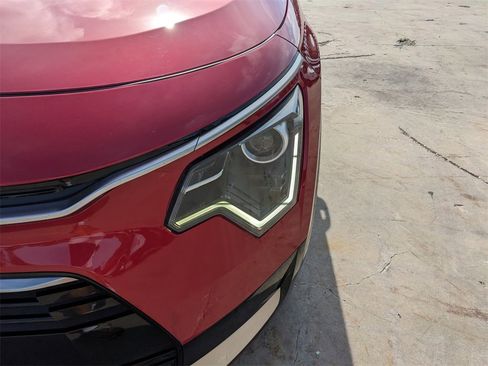 Certified 2024 Kia Niro EX Touring image 11