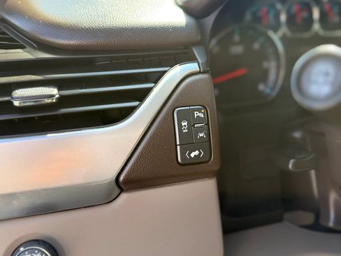 Used 2019 Chevrolet Suburban LT RWD image 25