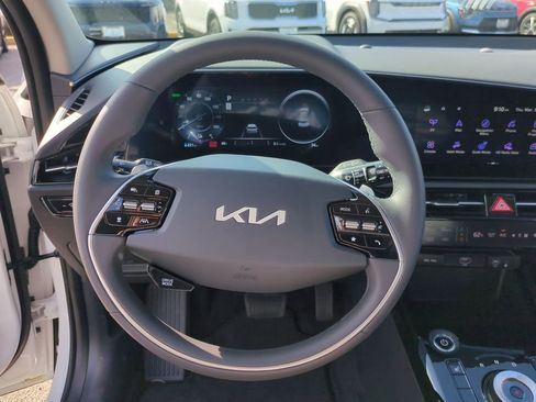 New 2026 Kia Niro Wind FWD image 11