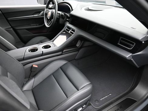 New 2026 Porsche Taycan image 32